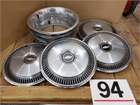 4 Chevy hubcaps & 4 beauty rings