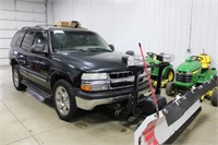 2004 Chevy Tahoe w/ Snow Blade