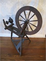 SPINNING WHEEL W/ ALL PIECES