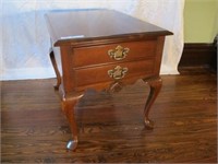 NICE MAHOGANY END TABLE WITH DRAWER