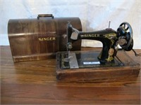 HAND CRANK SINGER SEWING MACHINE W/ CASE 1880S