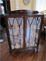 1940S CHINA CABINET *TEA CUPS NOT INCLUDED*