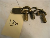 L186- Brass Pin with 3 Brass Keys