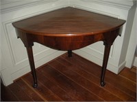 Corner Table, 32x32x29