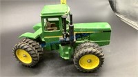 JOHN DEERE ARTICULATING 4WD TRACTOR WITHOUT BOX
