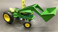 JOHN DEERE WITH LOADER WITHOUT BOX