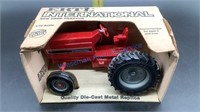 INTERNATIONAL ROW CROP TRACTOR 1/16 SCALE IN BOX