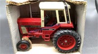 INTERNATIONAL 1586 TRACTOR WITH CAB IN BOX