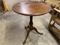 24” round wood occasional table