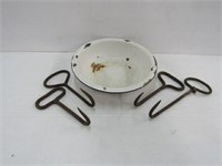 4 Kettle Hooks + Porcelain Pan