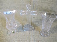 LOT OF 3 PIECES WATERFORD VASES AND CROSS H8 MINT