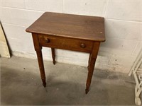 1-drawer wood table 24x29