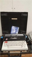 Olivetti Lettera 36C Type Writer in Carry Case -