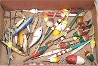 MANY VINTAGE BOBBERS & LURES!-T-1
