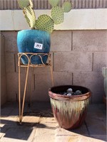 2 Ceramic Planters / Stand / Cactus