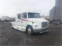 00 Freightliner Sport Chassis Crew Cab Semi Truck