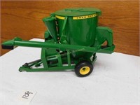 J. Deere grinder/mixer