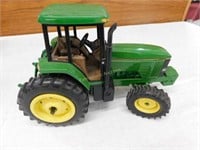 J. Deere 7800 tractor w/wide front end