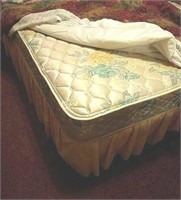 Full sz mattress box spring & frame excludes quilt
