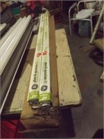 4 FT Florescent Bulbs -- Case w/ 2 Extra