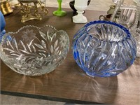 2 glass bowls