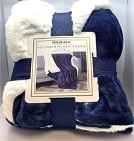 Mon Chateau Ultimate Plush Throw (Moonlit Ocean)