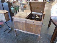 Antique Victor Victrola Talking Machine