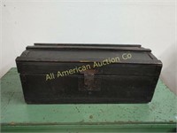 SMALL WOODEN ANTIQUE TRUNK