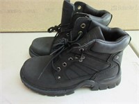 A Pair of Cross Trekkers Boots - Size 7W