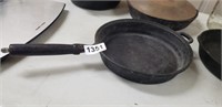 CAST IRON SKILLET WITH WOOD HANDLE