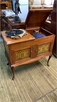 1920`S BLACKWOOD CASED GRAMOPHONE AND