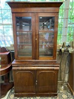 VICTORIAN MAHOGANY BOOKCASE WITH GLASS SHELVES