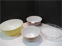 Pyrex - 3 Bowls / 1 Pie Plate