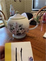 Hummingbird tea pot