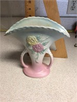 Hull pottery fan vase