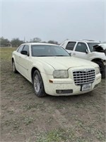 2010 White Chrysler 300 (K $85 Start)