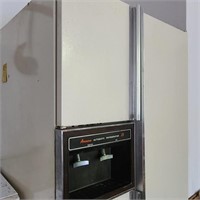 Older Amana Refrigerator / Freezer
