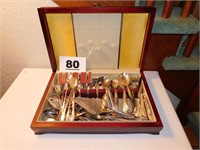 MIX OF FLATWARE