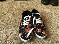 Women’s Shoes - Size 6