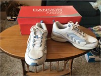 Danskin Now Woman’s Shoes Size 6