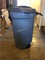 Plastic garbage can