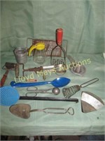 Vintage Kitchen Utensils & Accessories