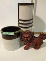 Crock, modern lamp, Oriental lion figurine