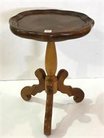Sm Round Pedestal Stand (Approx. 19 Inches