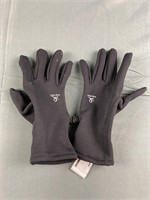One Pair of Women's Gloves