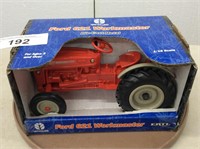 Ertl NH Ford 621 Workmaster Tractor, 1/16 scale