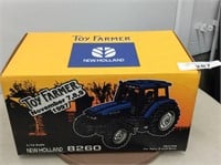 Ertl Toy Farmer NH 8260 Collectors Edition, WF
