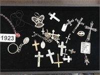 LOT OF VARIOUS CROSSES AND RELIGIOUS CHARMS, ECT