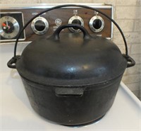 CAST IRON WAGNERWARE #8 DUTCH OVEN