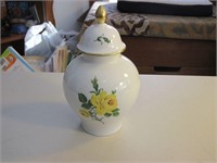 Kaiser White Urn with Lid